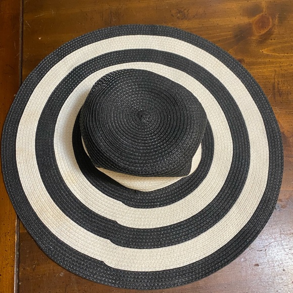 Floppy hat - Picture 1 of 2